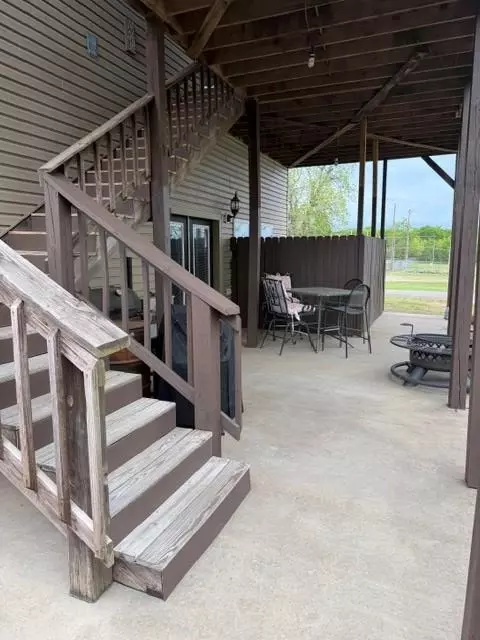 Exterior - 514 N J St, Eufaula, OK 74432 photo 3 of 4