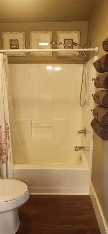 Bath - 514 N J St, Eufaula, OK 74432 photo 6 of 6