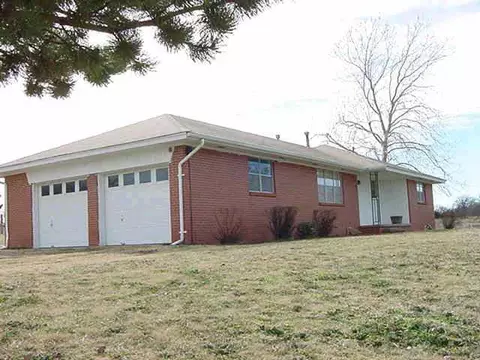 4600 E Waterloo Rd, Edmond, OK 73034 photo 1
