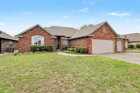 720 W Alamo Way, Mustang, OK 73064