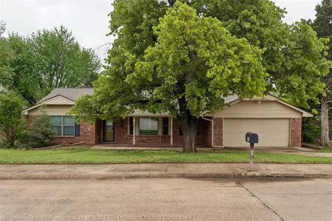 912 E 10th St, Edmond, OK 73034