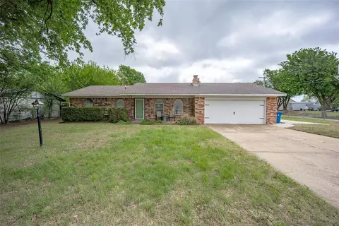 302 NW 1st St, Tuttle, OK 73089