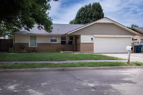 734 W 7th St, Edmond, OK 73003