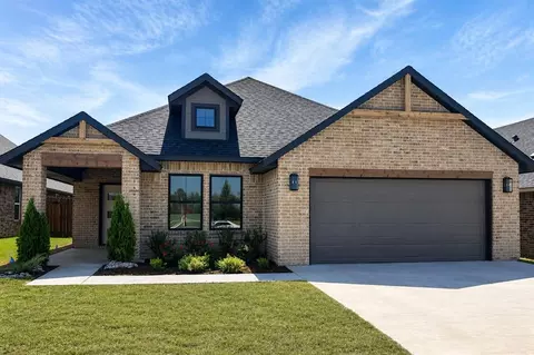 4808 Sand Lily Ln, Edmond, OK 73034