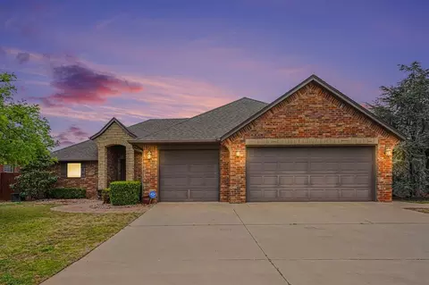 16105 Bravado Pl, Edmond, OK 73013