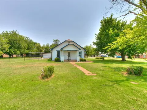 304 NW 2nd St, Piedmont, OK 73078