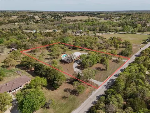 1172 Woodcrest Dr, Harrah, OK 73045