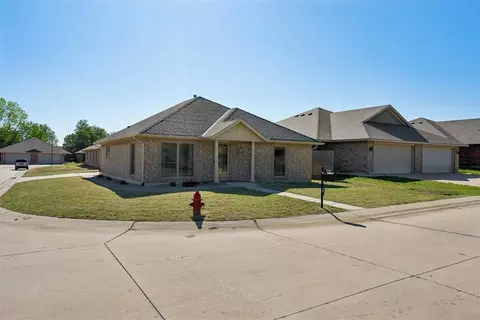 4300 Stonehaven Dr, Del City, OK 73115