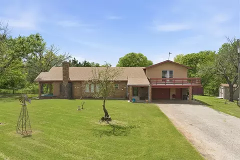34564 Sacred Heart Rd, Konawa, OK 74849