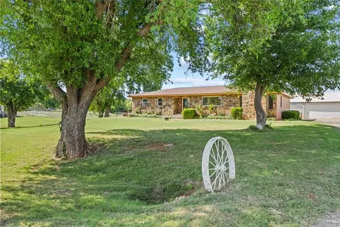 22681 E 1090 Rd, Clinton, OK 73601