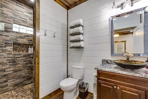 Bath - 870 W Eagle Mountain Trl, Broken Bow, OK 74728 photo 1 of 4