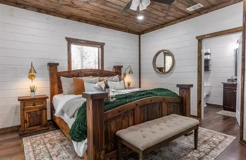 Bedroom - 870 W Eagle Mountain Trl, Broken Bow, OK 74728 photo 1 of 8