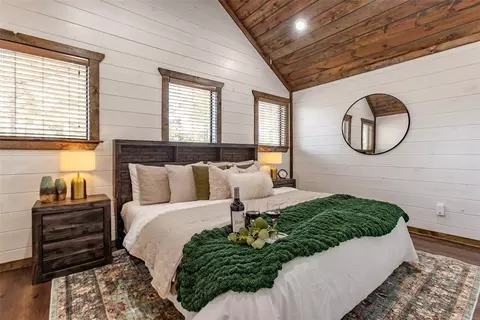 Bedroom - 870 W Eagle Mountain Trl, Broken Bow, OK 74728 photo 6 of 8