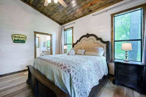 Bedroom - 245 Gnarly Maple Trl, Broken Bow, OK 74728 photo 6 of 13