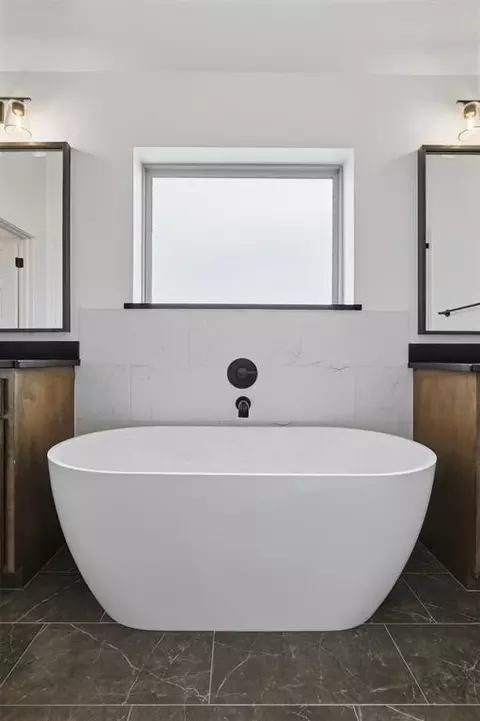 Bath - 1400 SW 159th St, Moore, OK 73170 photo 6 of 7