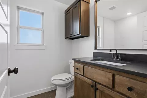 Bath - 1400 SW 159th St, Moore, OK 73170 photo 1 of 7