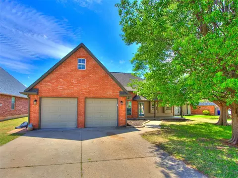 328 E Charlotte Ter, Mustang, OK 73064