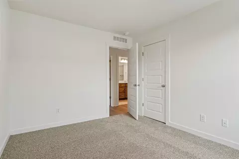 Bedroom - 440 Compass Dr, Yukon, OK 73099 photo 4 of 8