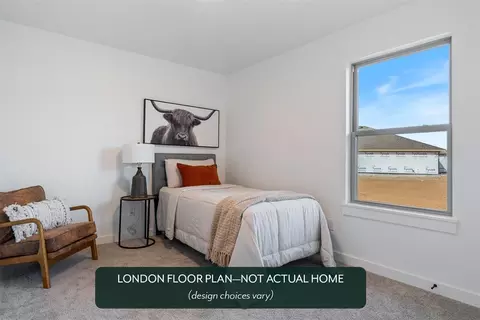 Bedroom - 440 Compass Dr, Yukon, OK 73099 photo 4 of 6