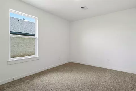 Bedroom - 440 Compass Dr, Yukon, OK 73099 photo 5 of 8