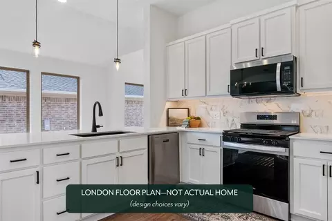 Kitchen - 440 Compass Dr, Yukon, OK 73099 photo 1 of 5