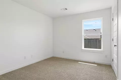 Bedroom - 440 Compass Dr, Yukon, OK 73099 photo 1 of 8