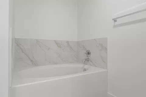 Bath - 440 Compass Dr, Yukon, OK 73099 photo 5 of 7