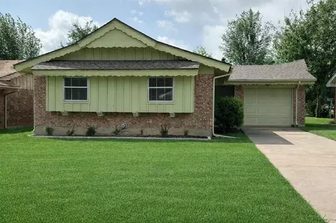 6748 NW 52nd St, Bethany, OK 73008