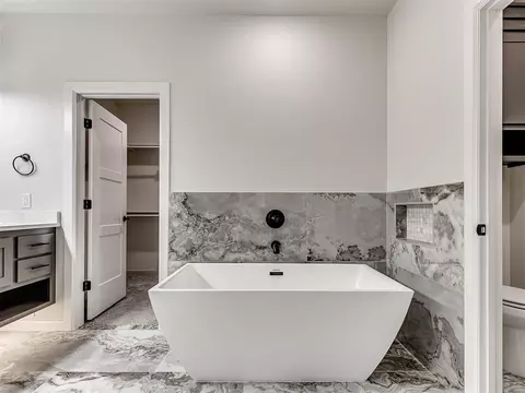 Bath - 8141 Longbow Dr, Arcadia, OK 73007 photo 4 of 6