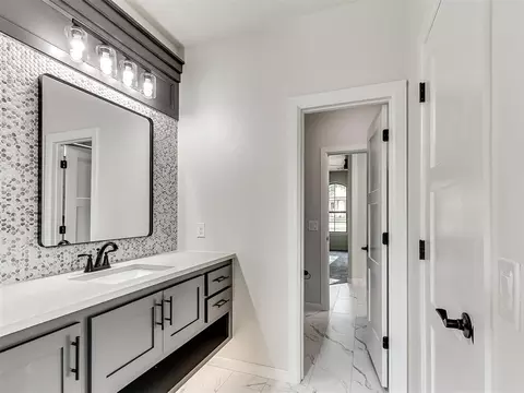 Bath - 8141 Longbow Dr, Arcadia, OK 73007 photo 5 of 6
