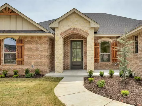 Exterior - 8141 Longbow Dr, Arcadia, OK 73007 photo 4 of 9