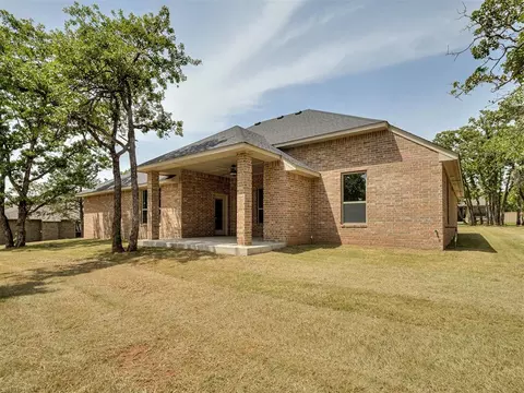 Exterior - 8141 Longbow Dr, Arcadia, OK 73007 photo 6 of 9