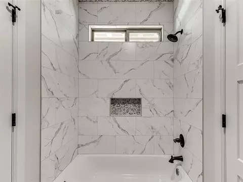 Bath - 8141 Longbow Dr, Arcadia, OK 73007 photo 6 of 6
