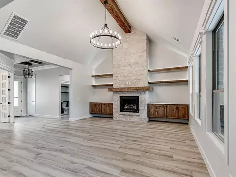 Living - 8141 Longbow Dr, Arcadia, OK 73007 photo 2 of 3