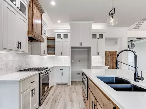Kitchen - 8141 Longbow Dr, Arcadia, OK 73007 photo 3 of 4