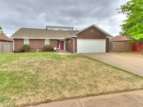 Exterior - 1325 NW 9th St, Moore, OK 73170 photo 8 of 8