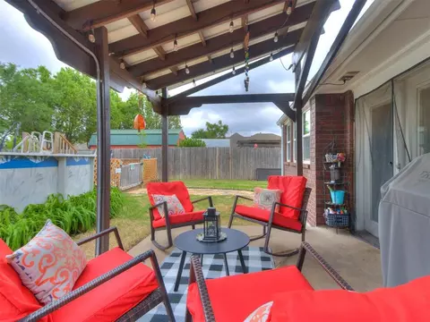 Exterior - 1325 NW 9th St, Moore, OK 73170 photo 5 of 8