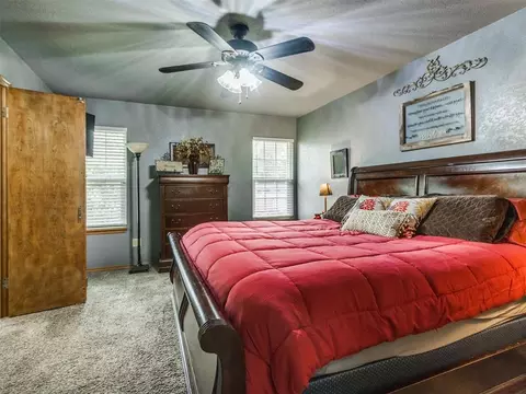 Bedroom - 1325 NW 9th St, Moore, OK 73170 photo 5 of 10