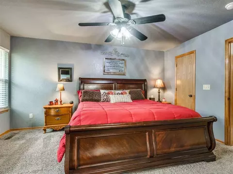 Bedroom - 1325 NW 9th St, Moore, OK 73170 photo 3 of 10