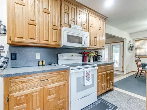 Kitchen - 1325 NW 9th St, Moore, OK 73170 photo 5 of 6