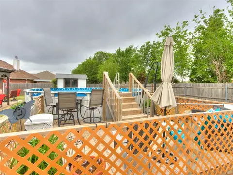 Exterior - 1325 NW 9th St, Moore, OK 73170 photo 4 of 8