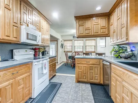 Kitchen - 1325 NW 9th St, Moore, OK 73170 photo 1 of 6