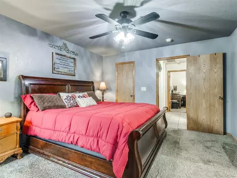 Bedroom - 1325 NW 9th St, Moore, OK 73170 photo 6 of 10