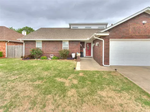 Exterior - 1325 NW 9th St, Moore, OK 73170 photo 6 of 8