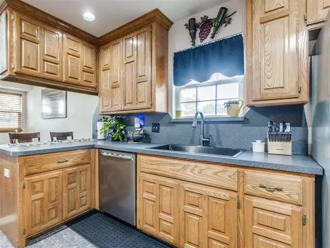 Kitchen - 1325 NW 9th St, Moore, OK 73170 photo 2 of 6