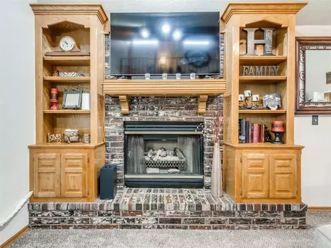 Living - 1325 NW 9th St, Moore, OK 73170 photo 5 of 6