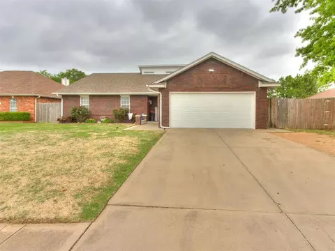 Exterior - 1325 NW 9th St, Moore, OK 73170 photo 7 of 8