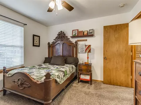 Bedroom - 1325 NW 9th St, Moore, OK 73170 photo 8 of 10