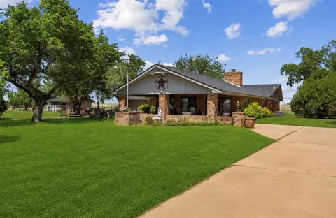 21749 E 1150 Rd, Foss, OK 73647