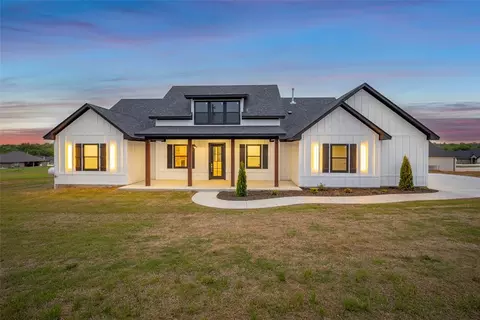 1180 Wolf Creek Dr, Blanchard, OK 73010